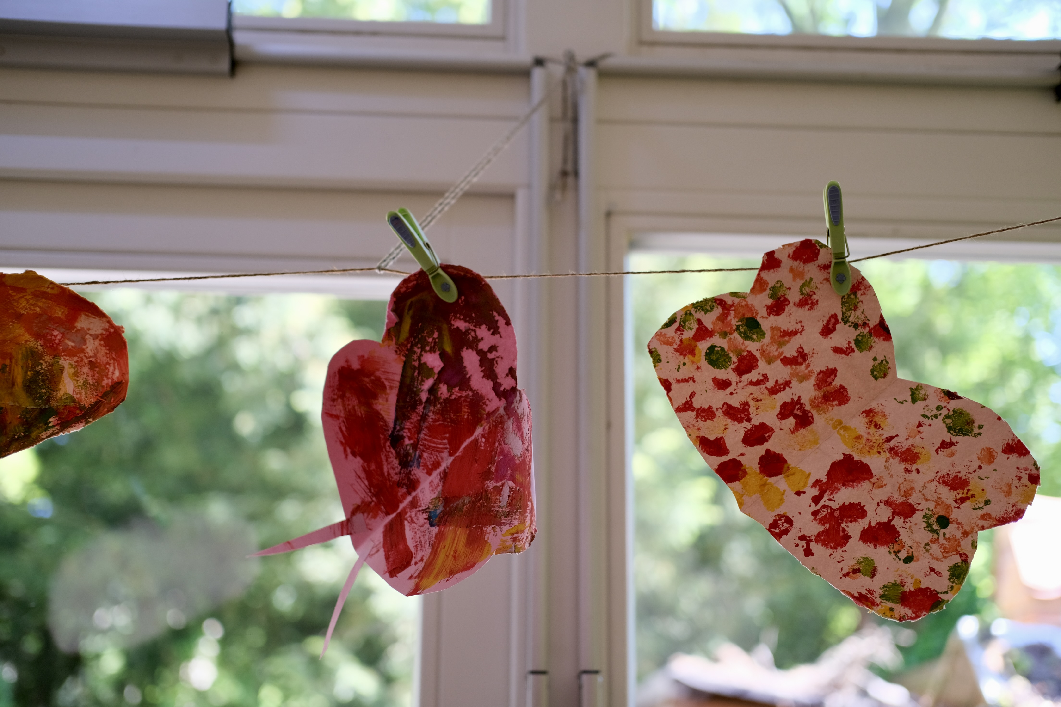 Kinder beim Malen und Gestalten im Giardino